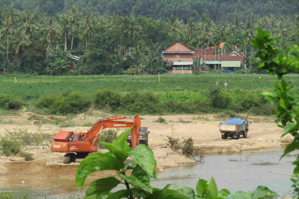 Bình Định: Cần xử lý nghiêm nạn cát tặc trên sông An Lão