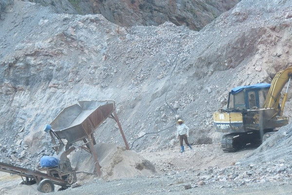 Khi chính quyền buông lỏng quản lý khoáng sản! Bài 2: “Mỏ Cường Lý” đục khoét đất đồi Trại 8