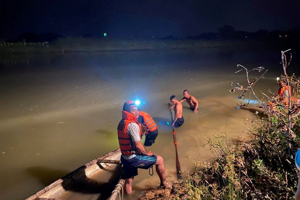 Đà Nẵng: Trắng đêm tìm kiếm học sinh bị đuối nước