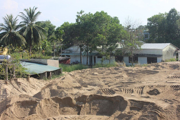Quảng Nam: Doanh nghiệp biến tướng đất kinh doanh nhà hàng thành bãi tập kết cát