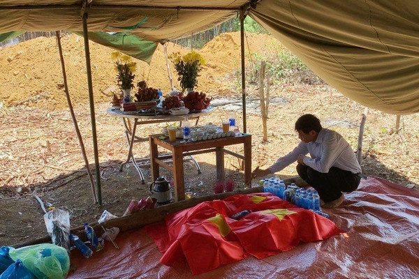 Quảng Nam: Tìm thấy hố chôn tập thể 17 chiến sĩ đặc công
