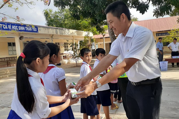 Vinamilk được chọn là đơn vị triển khai chương trình Sữa học đường tại Trà Vinh