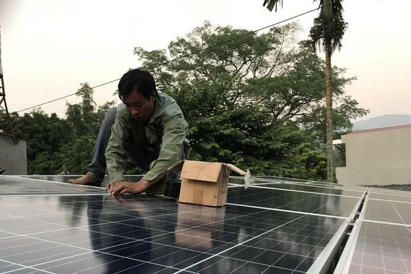 Điện Biên: Khuyến khích sử dụng điện năng lượng mặt trời áp mái