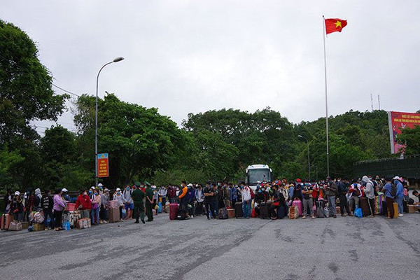 Điện Biên: Làm thủ tục nhập cảnh cho 1.044 du học sinh Lào vào Việt Nam qua Cửa khẩu Quốc tế Tây Trang