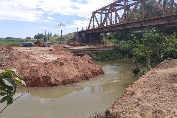 Quảng Nam: Ngăn sông làm cầu đường sắt gây cản trở dòng chảy