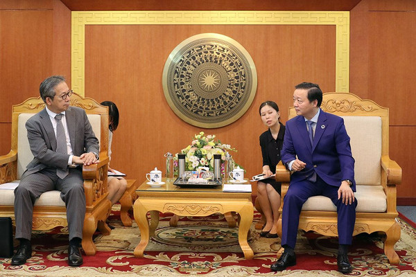 Bộ trưởng Trần Hồng Hà làm việc với tân Đại sứ Nhật Bản tại Việt Nam