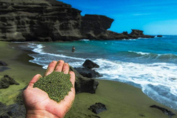 Olivin trong "cát xanh" hút cacbon khỏi không khí tại bờ biển
