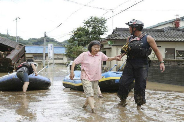 Mưa lớn trút xuống đảo Kyushu, Nhật Bản sơ tán hàng ngàn người