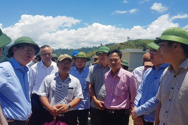 Phó Chủ tịch Quốc hội  Phùng Quốc Hiển kiểm tra an ninh nguồn nước tại Đà Nẵng và Quảng Nam