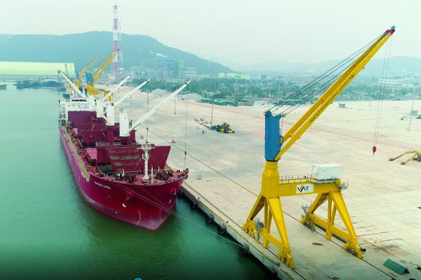Thanh Hóa: Tăng cường chính sách hỗ trợ các tàu vận chuyển hàng đi quốc tế qua cảng Nghi Sơn
