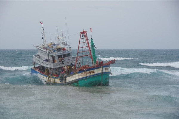 Cứu hộ thành công 19 thuyền viên gặp nạn trên vùng biển Bạch Long Vĩ