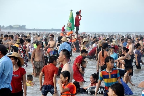 Hai du khách tử vong khi tắm biển Sầm Sơn