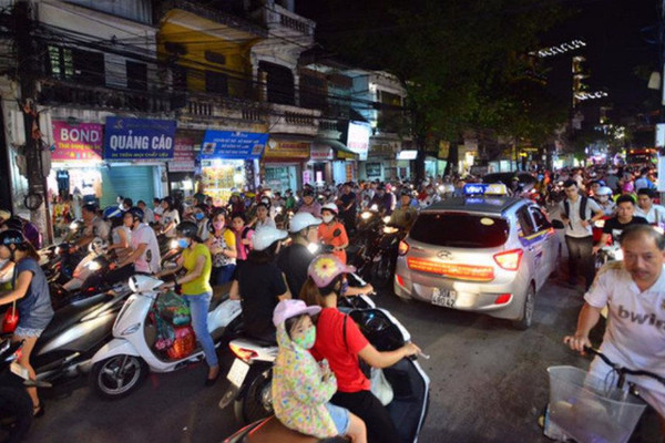 Hà Nội phân luồng thí điểm hai chiều cho phương tiện trên tuyến phố Trương Định
