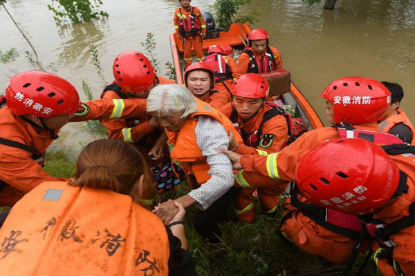 Lũ lụt đe dọa các ngôi làng, Trung Quốc sơ tán hàng ngàn người