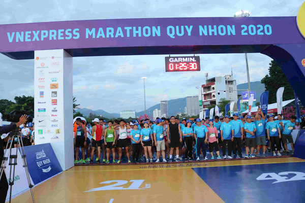 5.000 vận động viên tham gia giải chạy VnExpress Marathon Quy Nhơn 2020