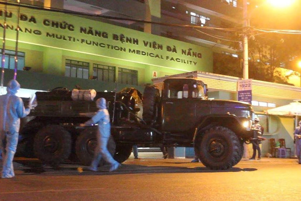 Quân đội khử trùng 02 cơ sở y tế lớn nhất Đà Nẵng 
