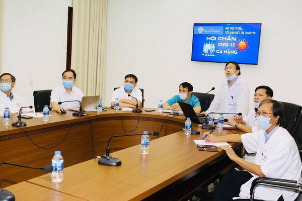 Thêm 8 bệnh nhân nhiễm COVID - 19 nặng tại Đà Nẵng được đưa ra Huế điều trị