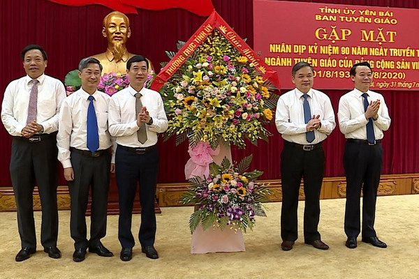 Ban Tuyên giáo Tỉnh ủy Yên Bái gặp mặt kỷ niệm 90 năm ngày truyền thống ngành Tuyên giáo 
