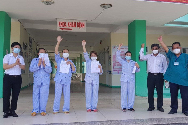 Đà Nẵng: 4 bệnh nhân mắc COVID-19 được chữa khỏi, xuất viện