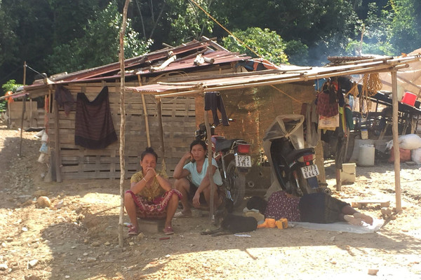 Điện Biên: Người dân Si Văn mỏi mòn chờ đất định cư