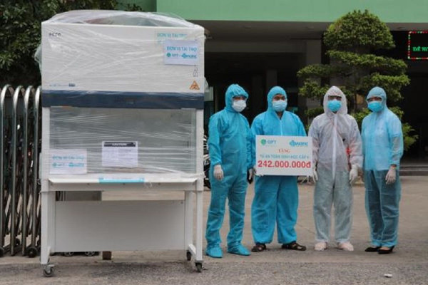 Quỹ Cộng đồng phòng tránh thiên tai tặng tủ an toàn sinh học cấp II cho TP Đà Nẵng chống Covid-19