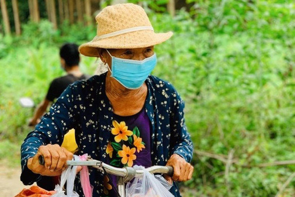 Quảng Nam: Người nghèo rưng rưng ở “Phiên chợ 0 đồng” giữa mùa dịch