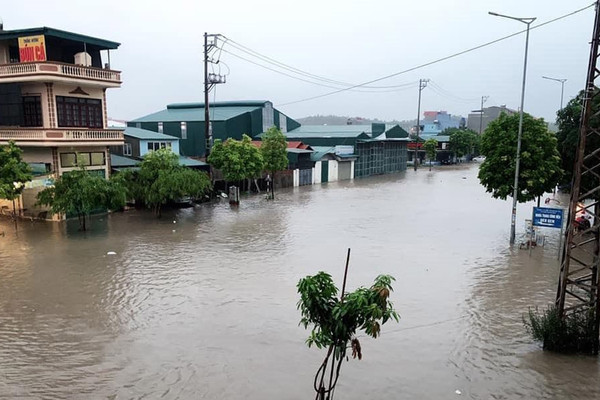 Mưa lớn, kéo dài gây sạt lở đất, ngập lụt cục bộ tại nhiều điểm ở TP.Hạ Long