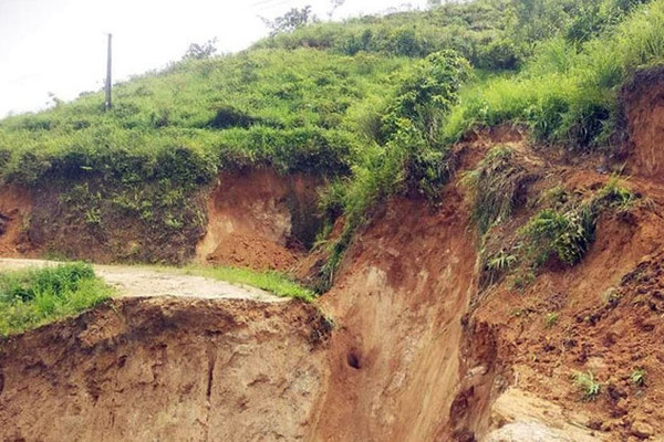 Lào Cai: Mưa lớn gây ngập lụt và sạt lở nhiều tuyến đường 