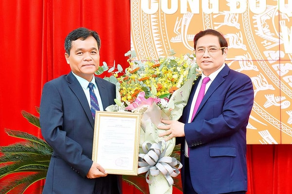 Bộ Chính trị chuẩn y tân Bí thư Tỉnh ủy