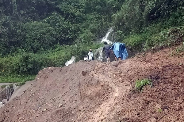Lào Cai : Sạt lở đất khiến 2 người chết và mất tích