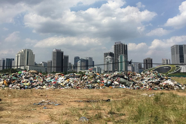 Đô thị loay hoay trong vòng vây của rác: Về đâu “núi rác” khổng lồ?