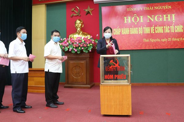 Đồng chí Trịnh Việt Hùng được bầu làm Phó Bí thư Tỉnh uỷ Thái Nguyên nhiệm kỳ 2015-2020