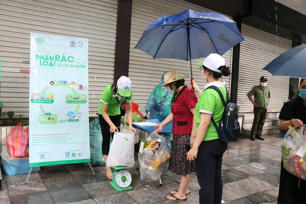 Hà Nội triển khai phân loại rác tại nguồn ở phường Lý Thái Tổ