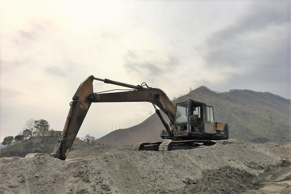Phê duyệt kế hoạch đấu giá quyền khai thác 4 điểm mỏ đá làm nguyên liệu sản xuất cát 