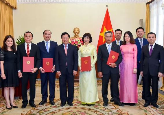 Phó Thủ tướng trao quyết định bổ nhiệm 4 tân Đại sứ, Tổng Lãnh sự