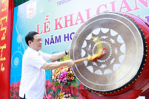 Bí thư Thành ủy Hà Nội Vương Đình Huệ dự khai giảng năm học mới