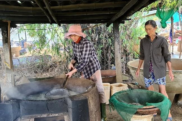 Quảng Nam: Bấp bênh nghề hến bên sông Ly Ly