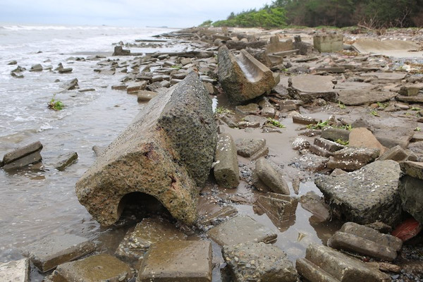 Nam Định: Tan hoang kè biển nghi do khai thác cát?