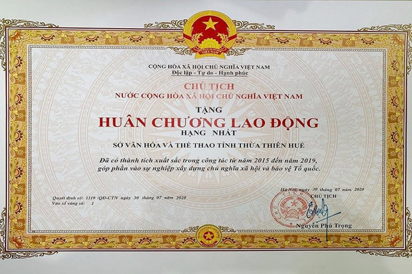Sở VH&TT Thừa Thiên Huế được tặng thưởng Huân chương Lao động hạng Nhất