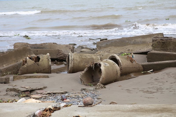 Nam Định: Bờ kè biển trăm tỷ đổ nát