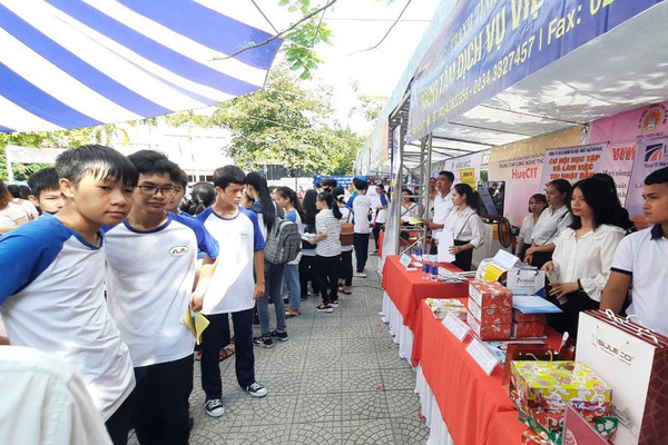 Thừa Thiên Huế: Rộn ràng ngày hội tuyển sinh, tuyển dụng và sàn giao dịch việc làm nhân lực CNTT