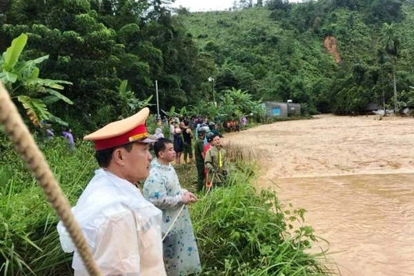 Miền Trung: Mưa to trên diện rộng, cảnh báo lũ quét