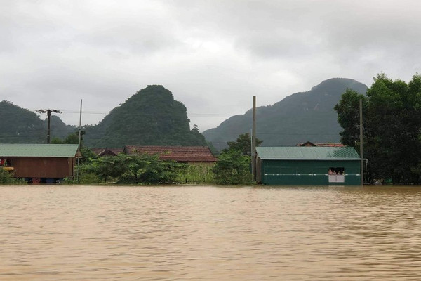 Quảng Bình: Mưa lũ làm gần 3.200 ngôi nhà bị ngập trong nước