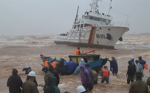 Thủ tướng chỉ đạo khẩn trương tìm kiếm, cứu nạn thuyền viên mất tích tại biển Cửa Việt