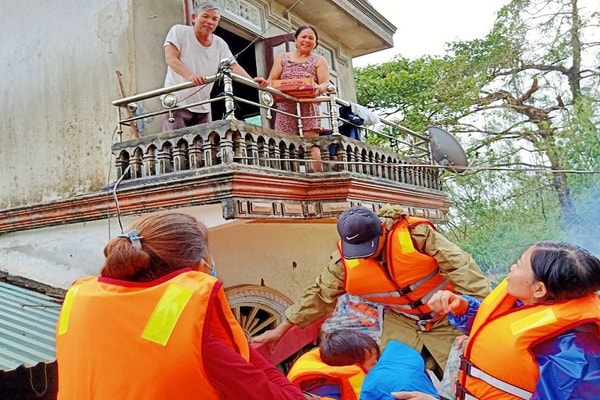 Thừa Thiên Huế: Tính mạng của dân phải đặt lên hàng đầu, không để ai thiếu đói vì lũ