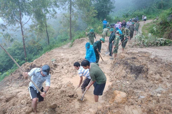 Vùng cao Quảng Nam lại bị sạt lở, học sinh phải chuyển trường
