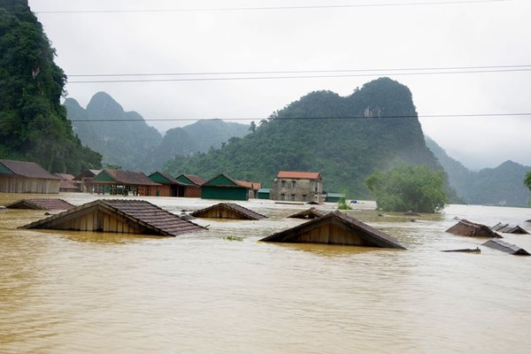 Miền Trung còn mưa lũ kéo dài, ngập lụt sâu diện rộng