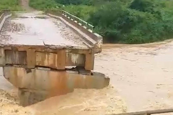 Tây Nguyên: Mưa lớn, sạt lở đất gây thiệt hại lớn