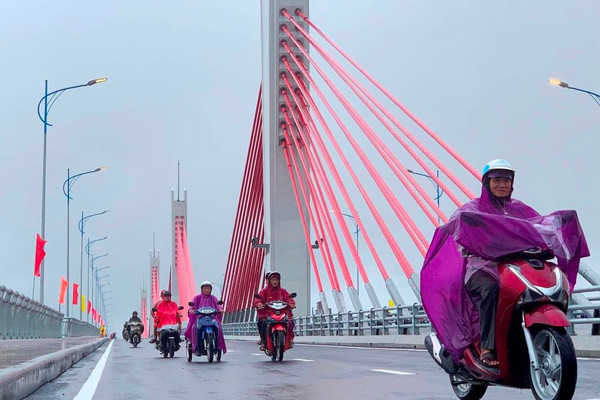 Chính thức thông xe kỹ thuật cầu hiện đại nhất Quảng Ngãi 