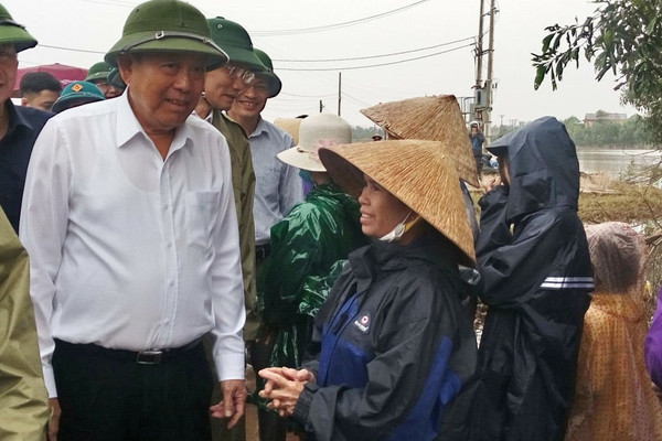 Phó Thủ tướng Thường trực Chính phủ Trương Hòa Bình làm việc với tỉnh Quảng Trị về công tác khắc phục hậu quả mưa lũ